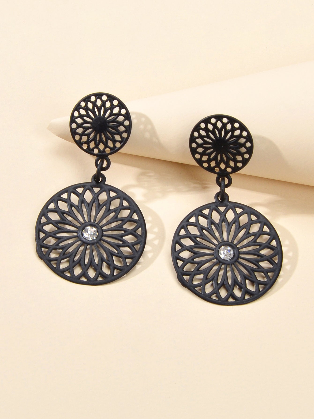 Vintage Jewellery Hollow Out Mandala Black Carved Flower Pattern Round Earrings-2