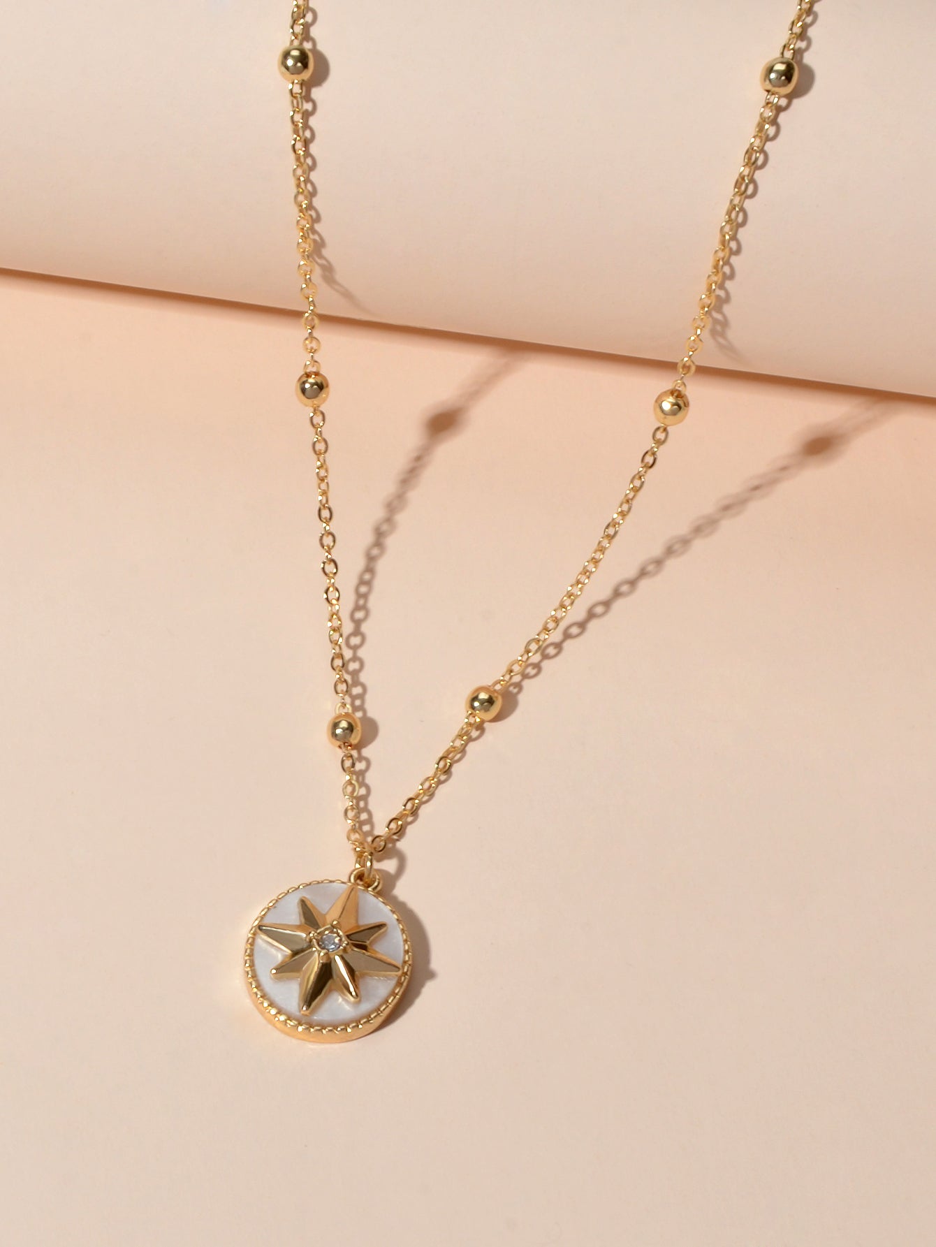 Unique Design Gold Chain Star Pattern Round Pendant Necklace Girl Birthday Gifts-3