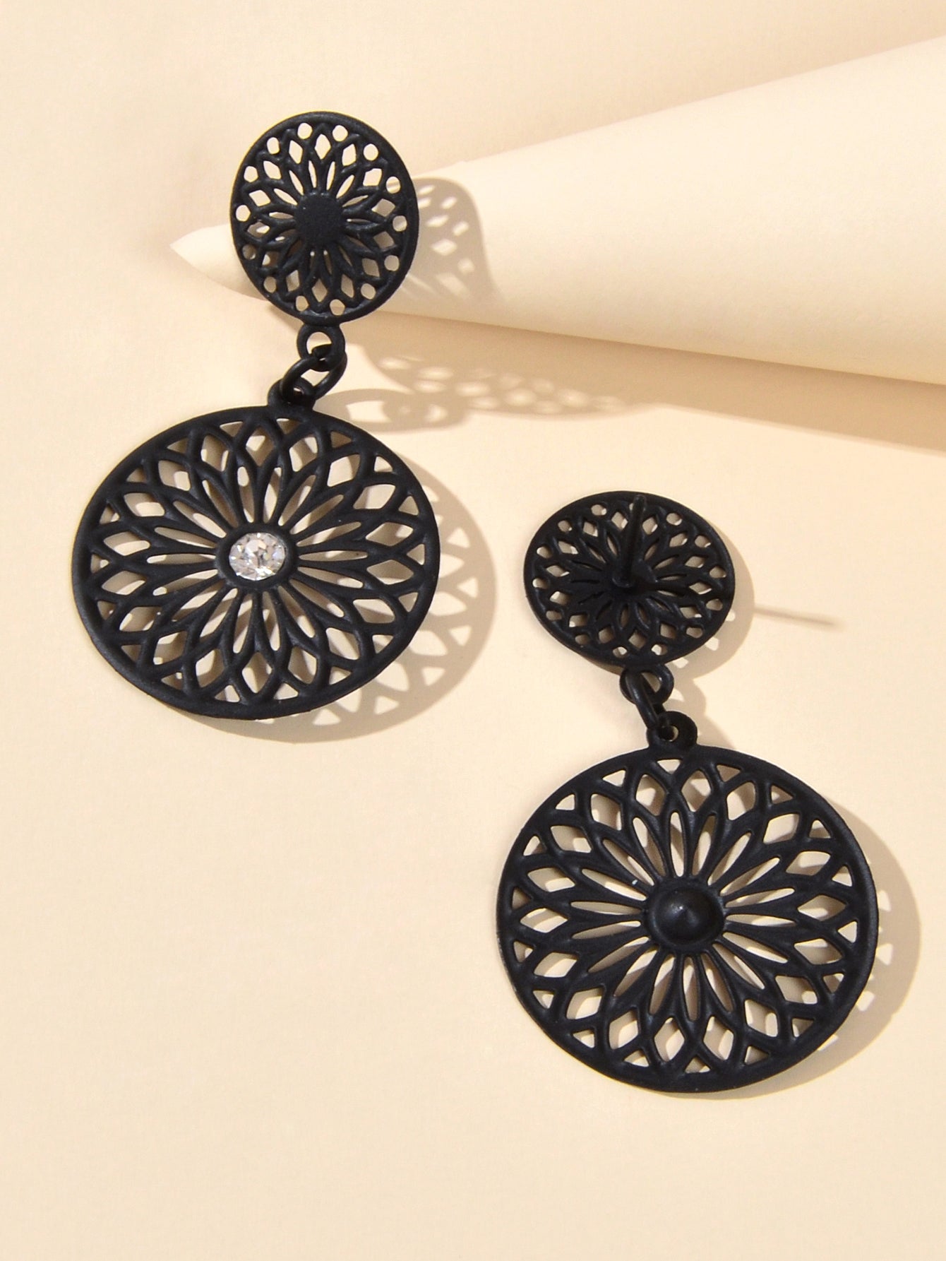Vintage Jewellery Hollow Out Mandala Black Carved Flower Pattern Round Earrings-4